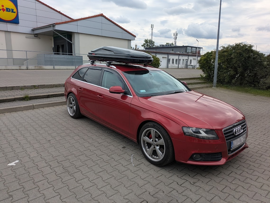Montaż bagażnika dachowego Aguri Runner R1 C/D do Audi Avant z relingami zintegrowanymi